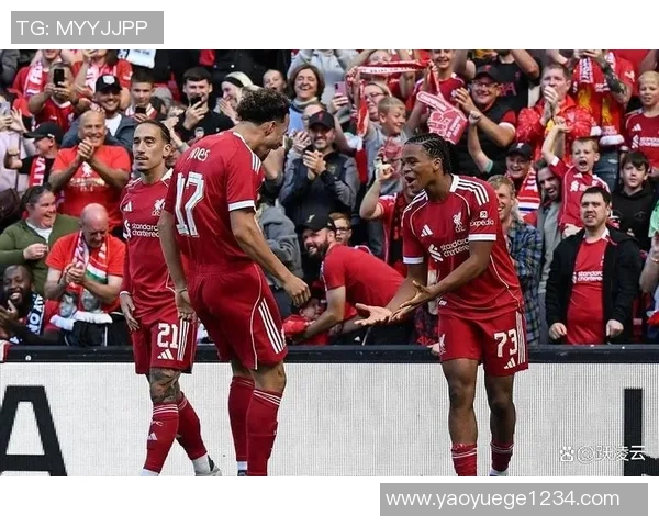 西甲赛场惊现冷门那不勒斯狂胜利物浦五球引发全场轰动