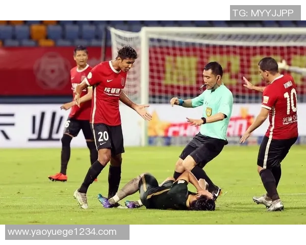 中超焦点战国米与马竞握手言和红牌事件引发全场热议 中超焦点战国米与马竞握手言和红牌事件引发全场热议