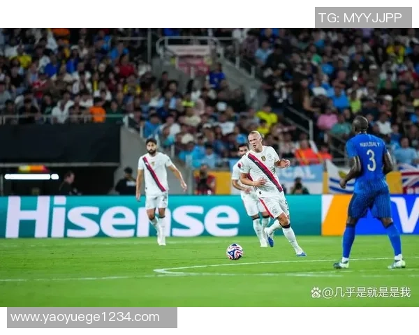 意甲激战巴黎圣日耳曼大胜里昂争议判罚引发全场热议